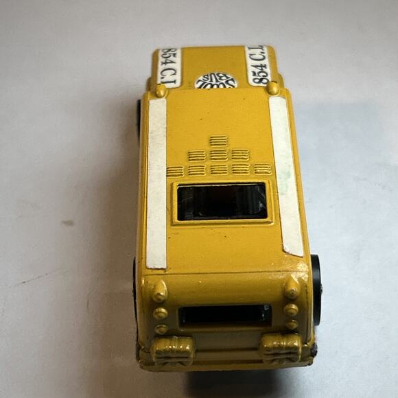 Hot Wheels Redline 1970 S’Cool Bus Yellow Near Mint w/ Button Heavyweights - Picture 15 of 16